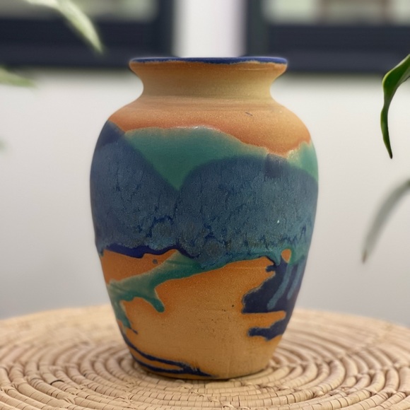 🌵Vintage Pottery Vase- signed🌵 - Picture 2 of 8